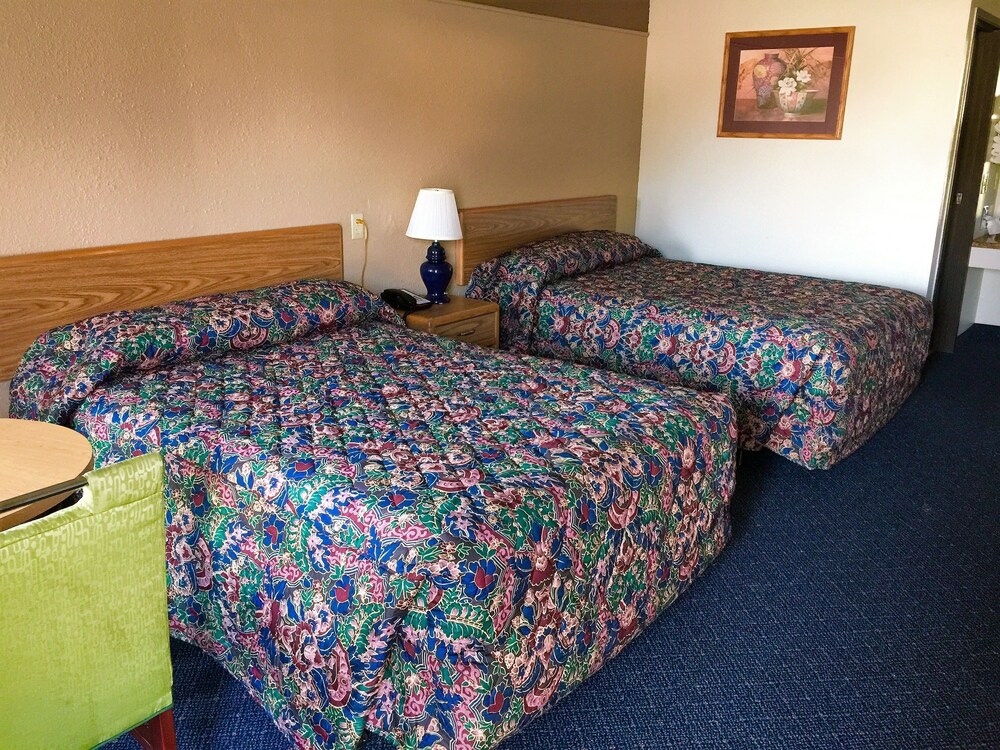 American Inn Council Bluffs - photo 17