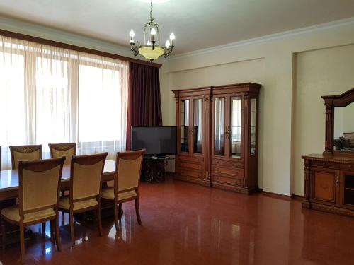 Northern Avenue 2 bedroom Deluxe apartment with Balcony HH644 — 4-Star Luxury Hotel in Yerevan, Armenia