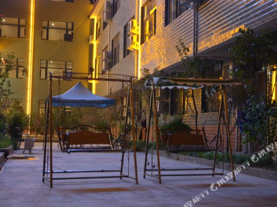 Luoyang Longxiang Hot Spring Holiday Hotel in Luoyang, People's Republic of China