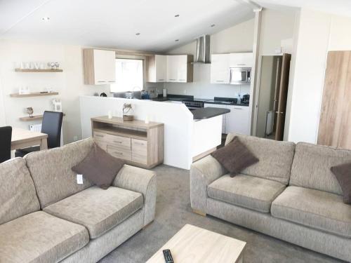 Mikanda Lodge — 4-Star Luxury Hotel in Clacton-On-Sea, United Kingdom