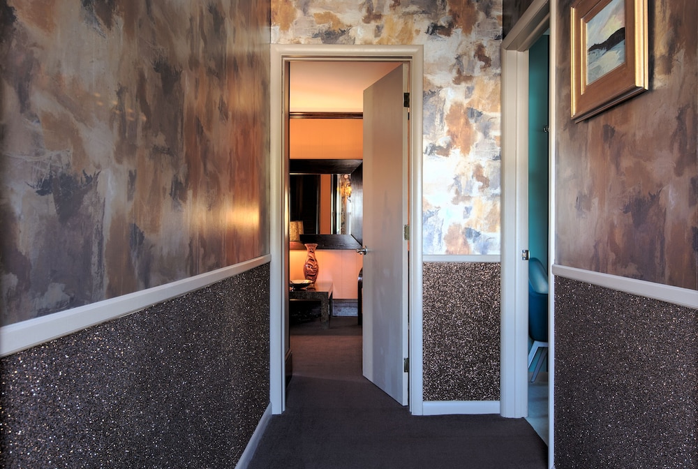 The Roxbury - photo 275