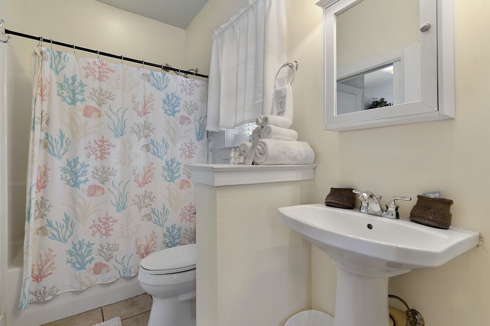Carroll House Cottages - photo 18
