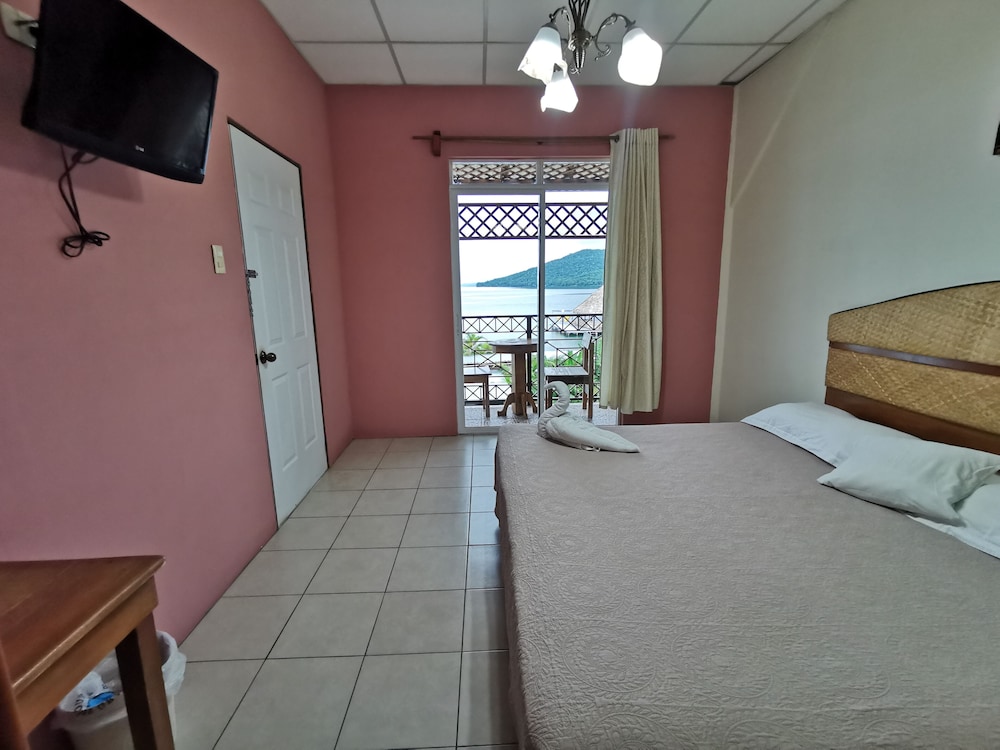 El Remate — Flores — photo 4