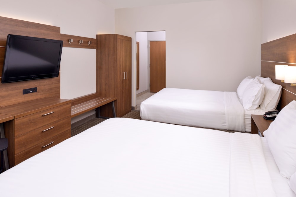 Holiday Inn Express & Suites Chattanooga by IHG - photo 16