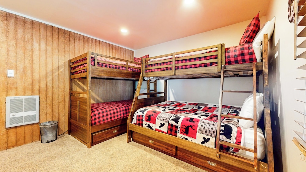 Mountain Chateau Retreat Desirable Resort 4 Bdr - photo 4