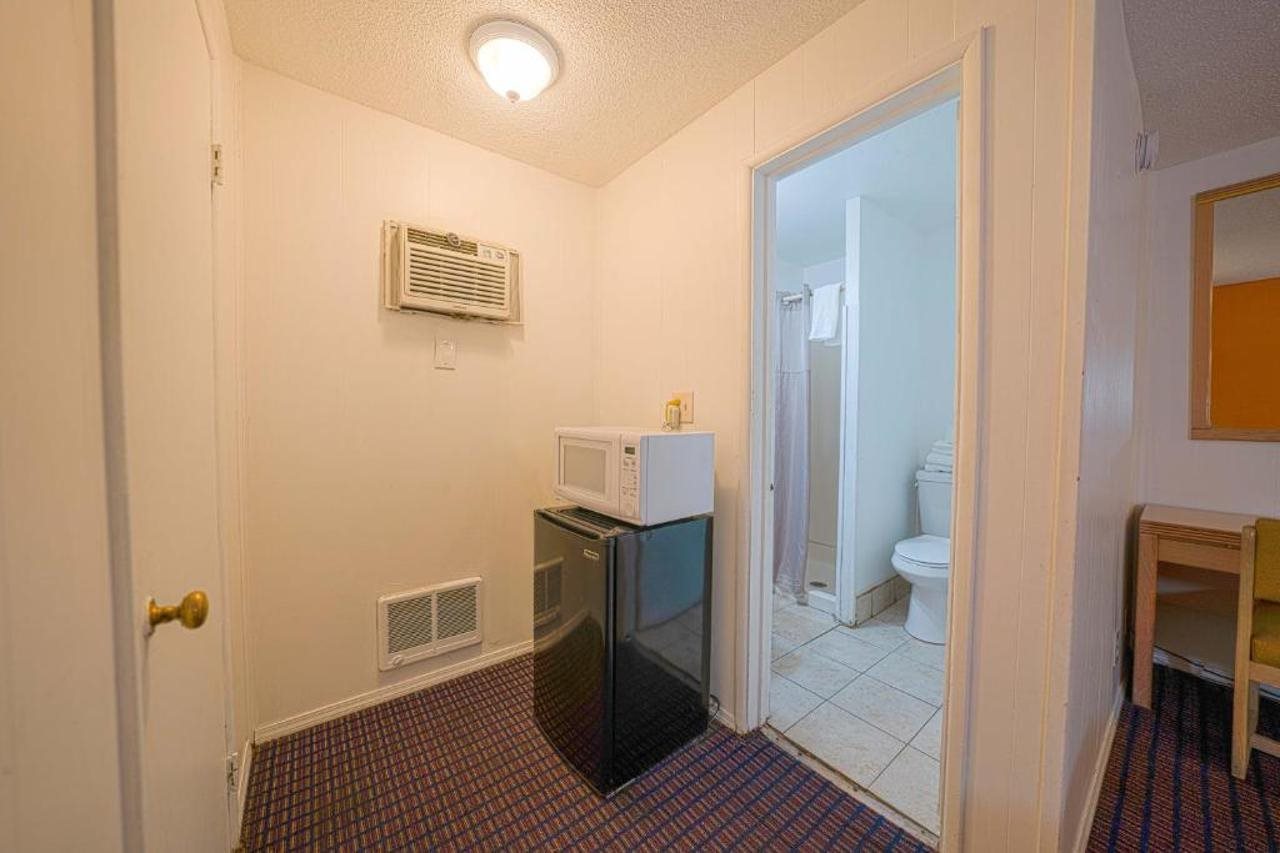 Budget Inn Bend by OYO - photo 21
