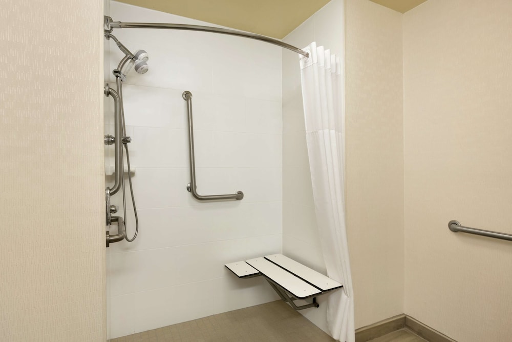 Hampton Inn Wichita Falls Sikes Senter Mall - photo 22