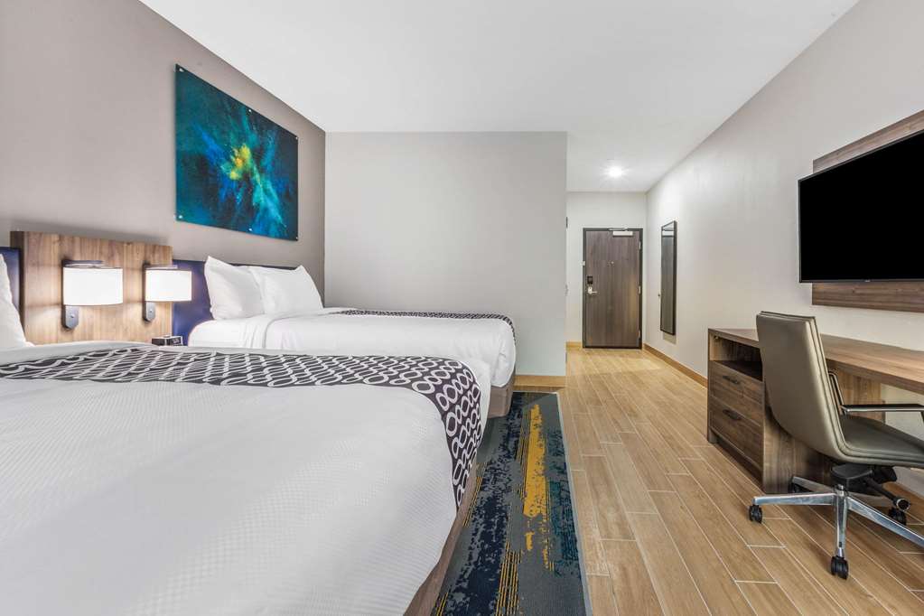 La Quinta Inn & Suites by Wyndham Galveston West Seawall - photo 9
