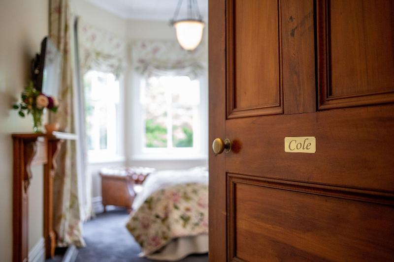 Villa Walton — 4-Star Luxury Hotel in Matamata, New Zealand