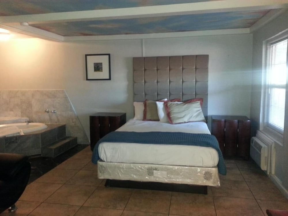 Sterling Gardens Hotel - photo 9