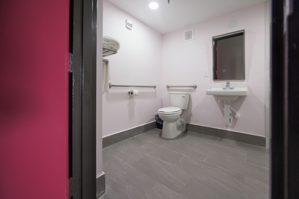 B&B Hotel Miami Airport - photo 19