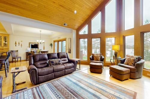 Copperwood Condominiums #10 — 4-Star Luxury Hotel in Eagle River, United States
