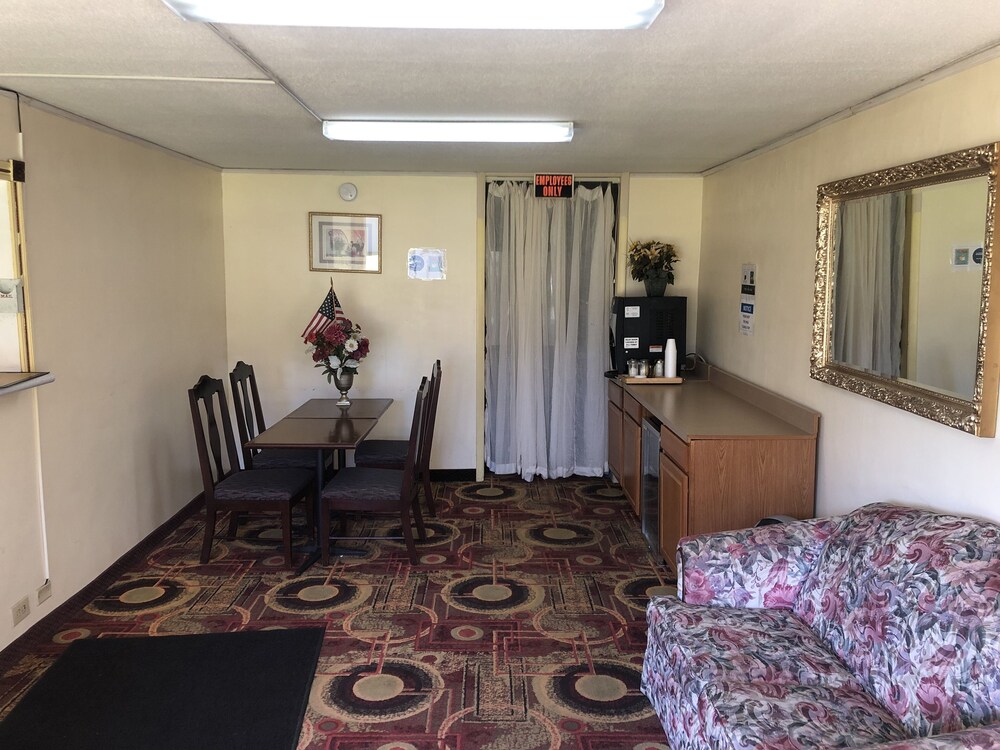 Americas Best Value Inn Wilson - photo 2