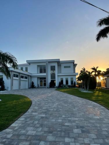 Villa4dreamers - last minute hotel in Cape Coral