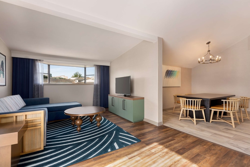 Hilton Garden Inn Monterey - photo 41