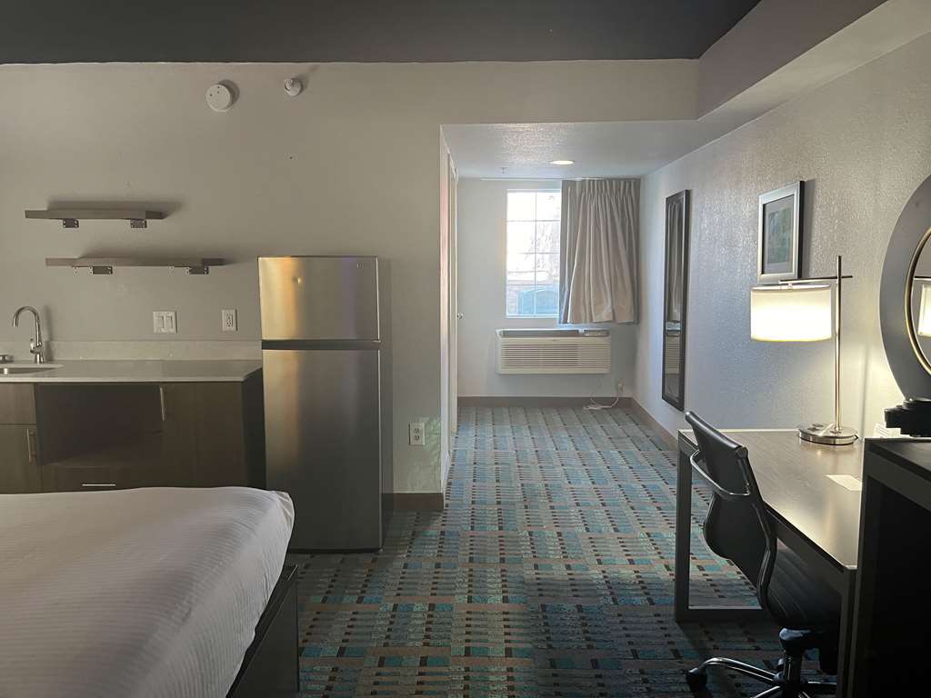 Fifth Season Inn & Suites - photo 13