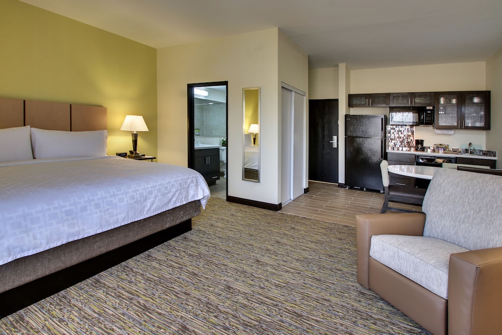 Candlewood Suites Wichita East by IHG - photo 12