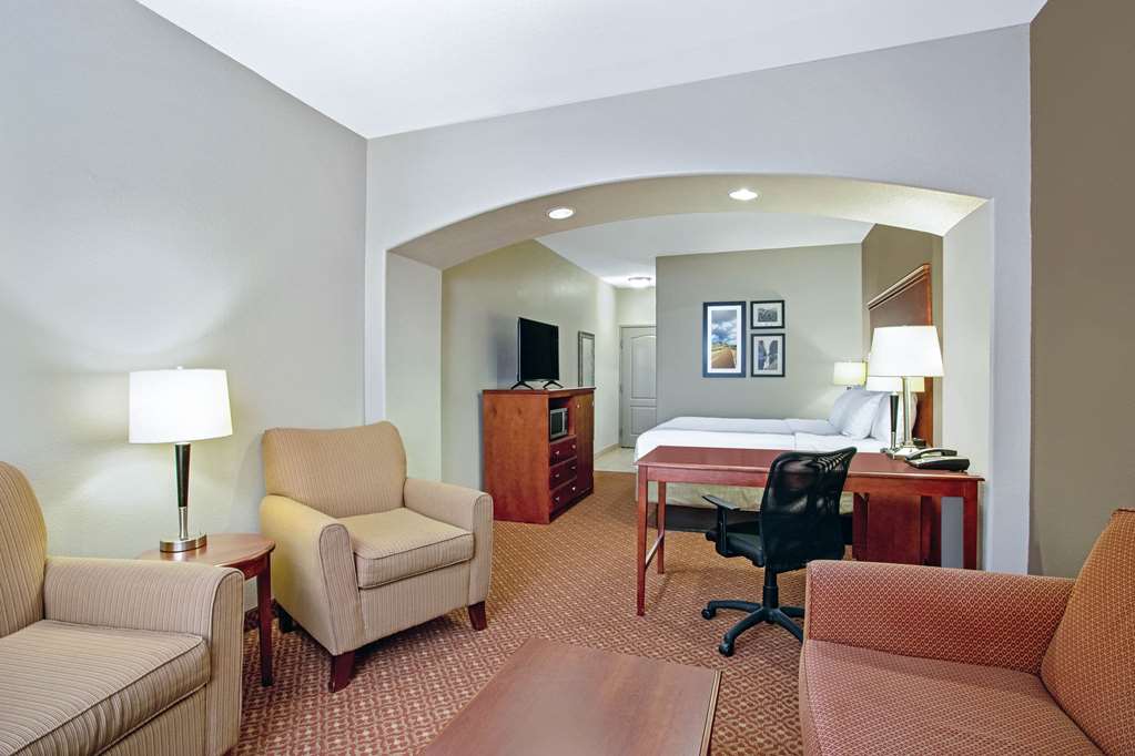 La Quinta Inn & Suites by Wyndham Fairfield TX - photo 41