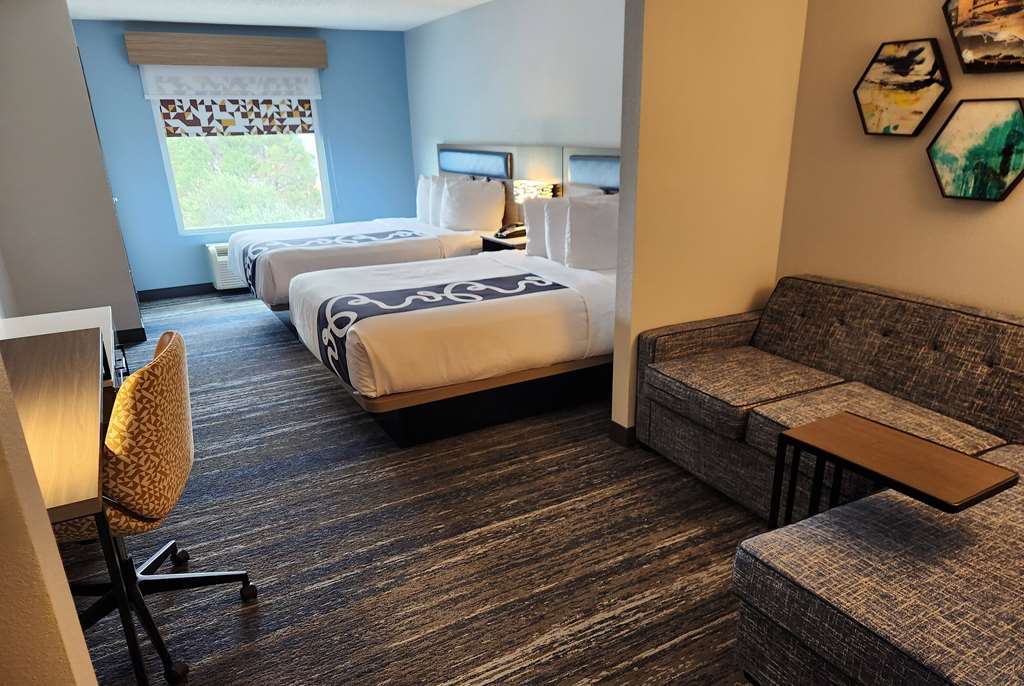 La Quinta Inn & Suites by Wyndham Warner Robins Robins AFB - photo 14
