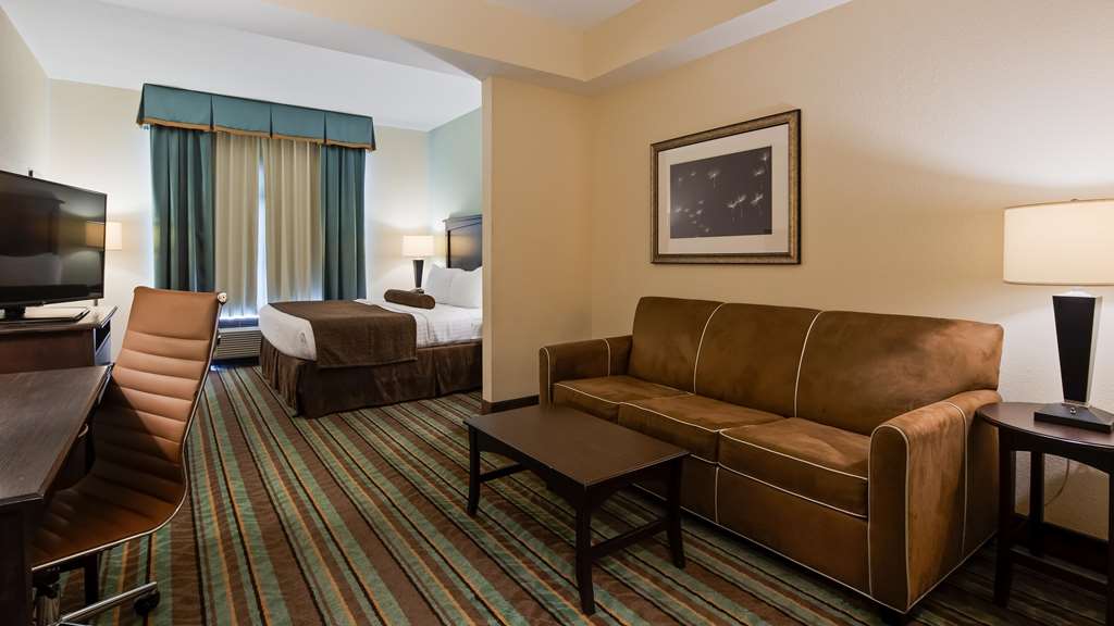 Best Western Plus Chain of Lakes Inn & Suites - photo 15
