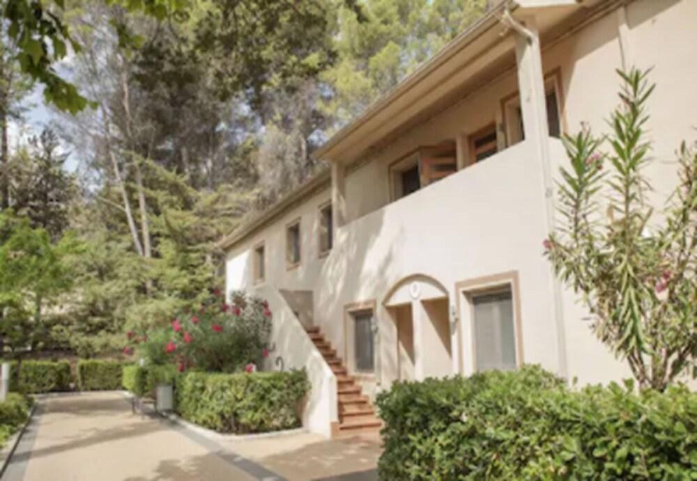 Confluent Health Resort