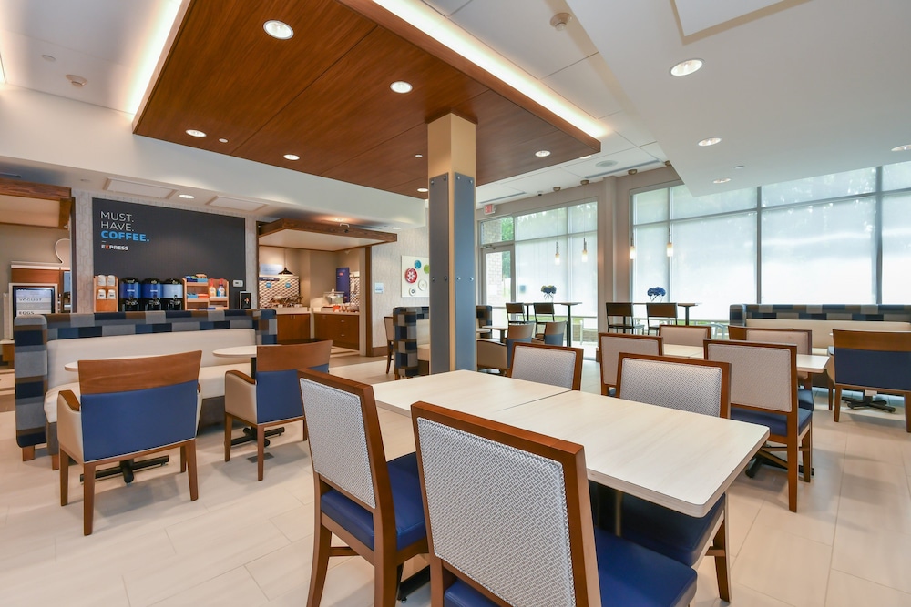 Holiday Inn Express & Suites Charlotte Ballantyne by IHG - photo 14