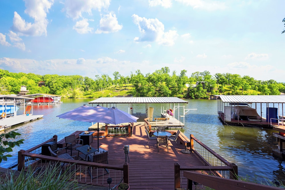 Lakeside Escape - carbon neutral hotel in Rocky Mount