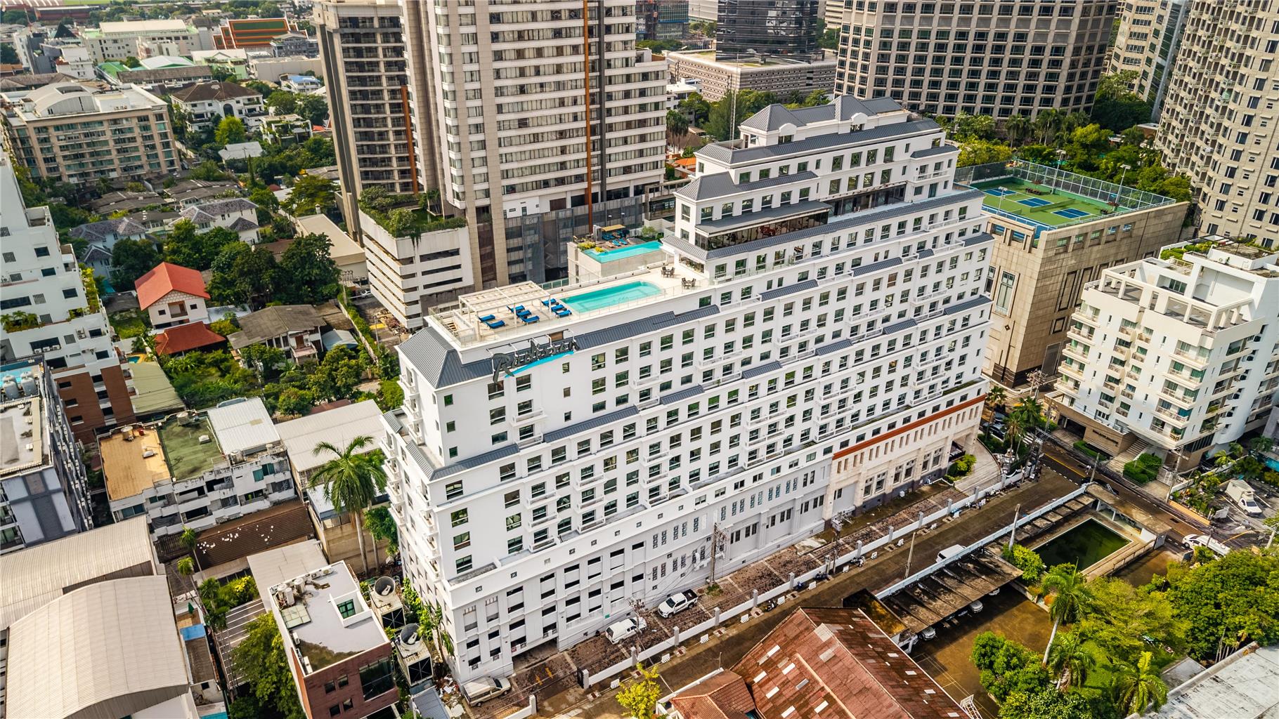 Radisson Hotel Chateau de Bangkok Exterior