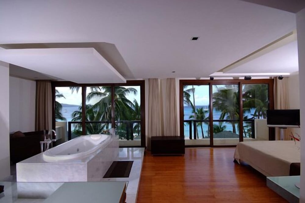 Boracay Beach Houses - carbon neutral hotel in Yapak