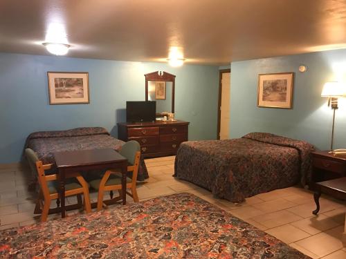 Hwy Express Inn & Suites - photo 7