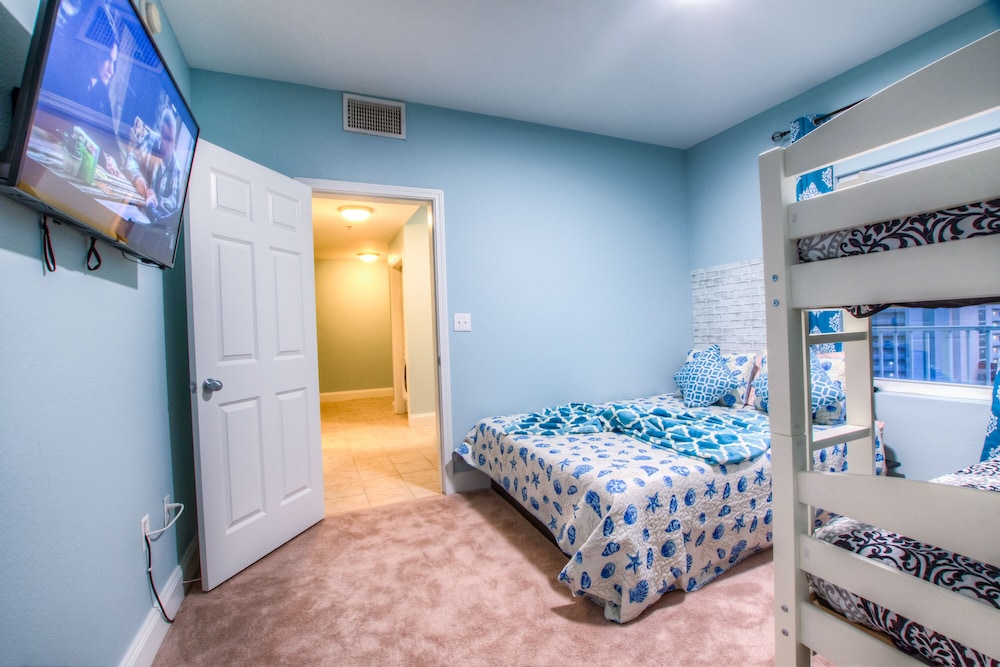 Laketown Wharf Resort by Aneliya's Rentals - photo 15