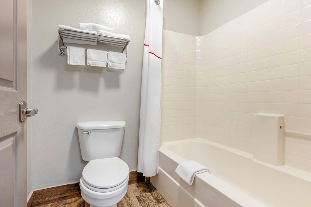 Americas Best Value Inn And Suites Clinton Jackson - photo 18