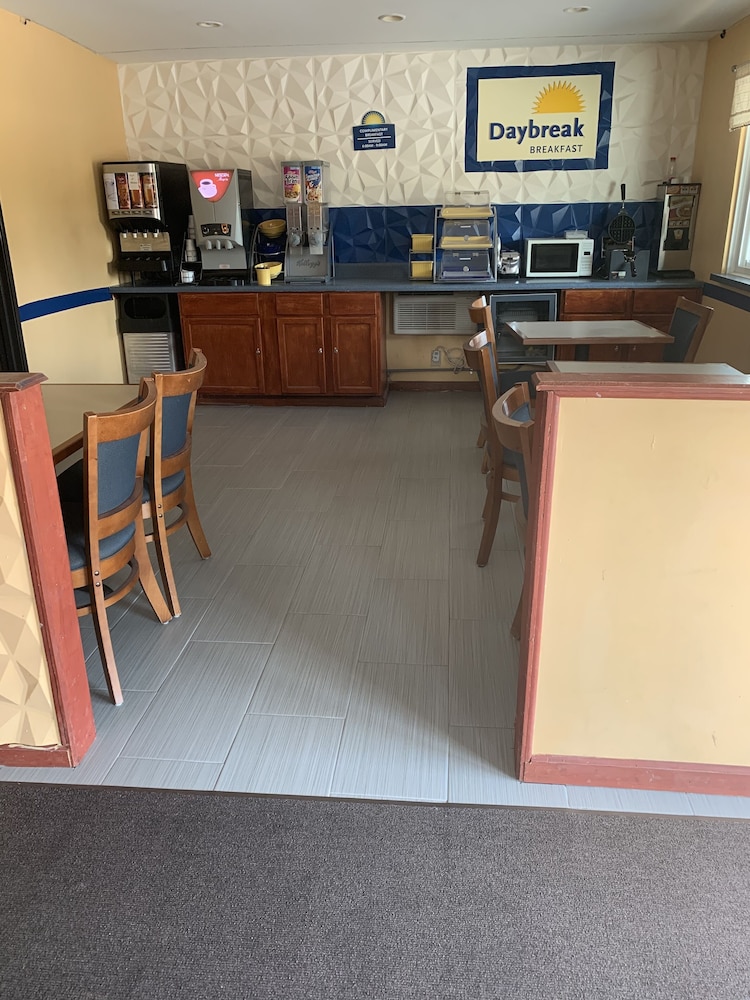Days Inn by Wyndham Greenwood SC - photo 17