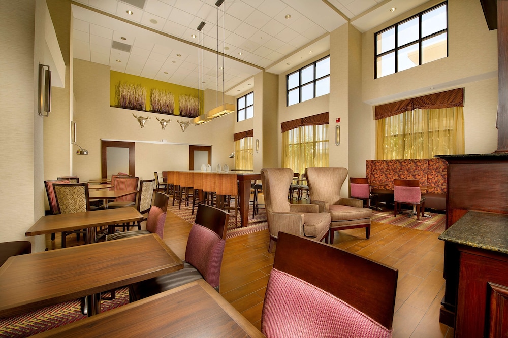 Hampton Inn & Suites San Antonio Airport - photo 3