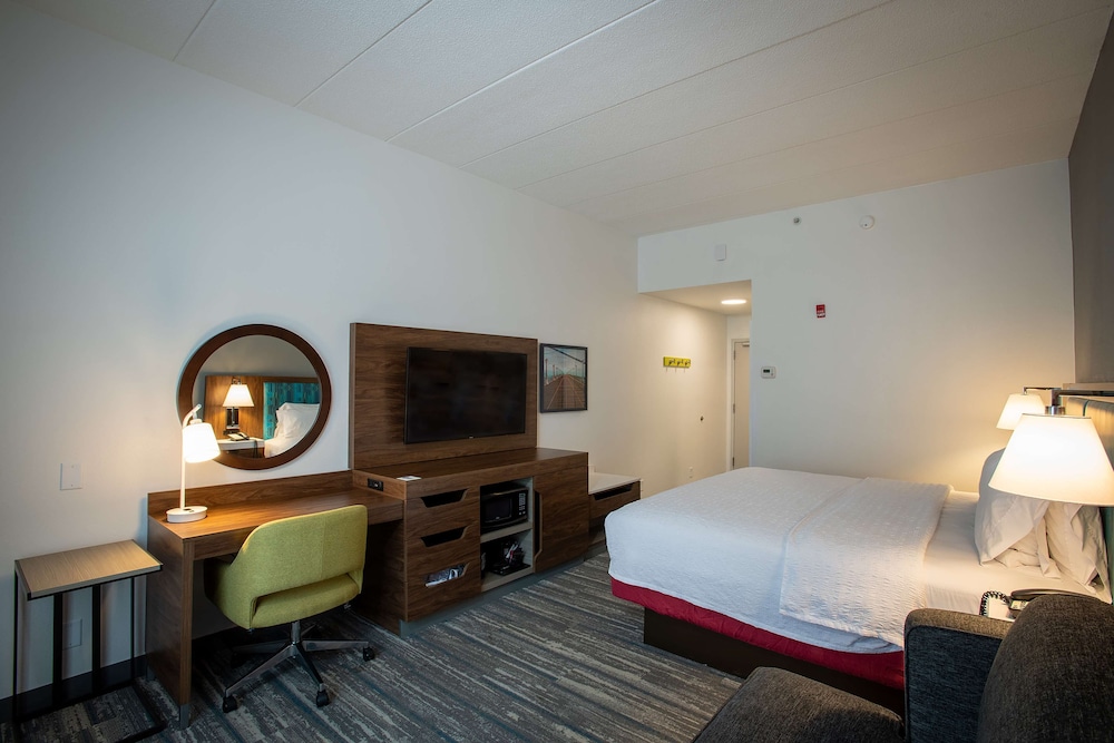 Hampton Inn Seaford - photo 17