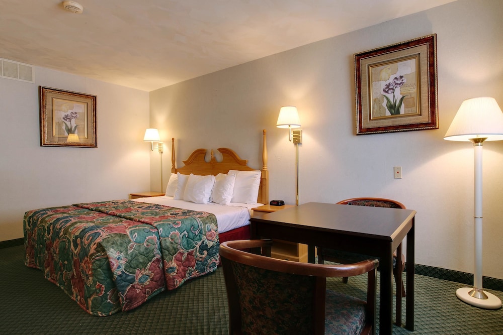 Americas Best Value Inn Uvalde - photo 4