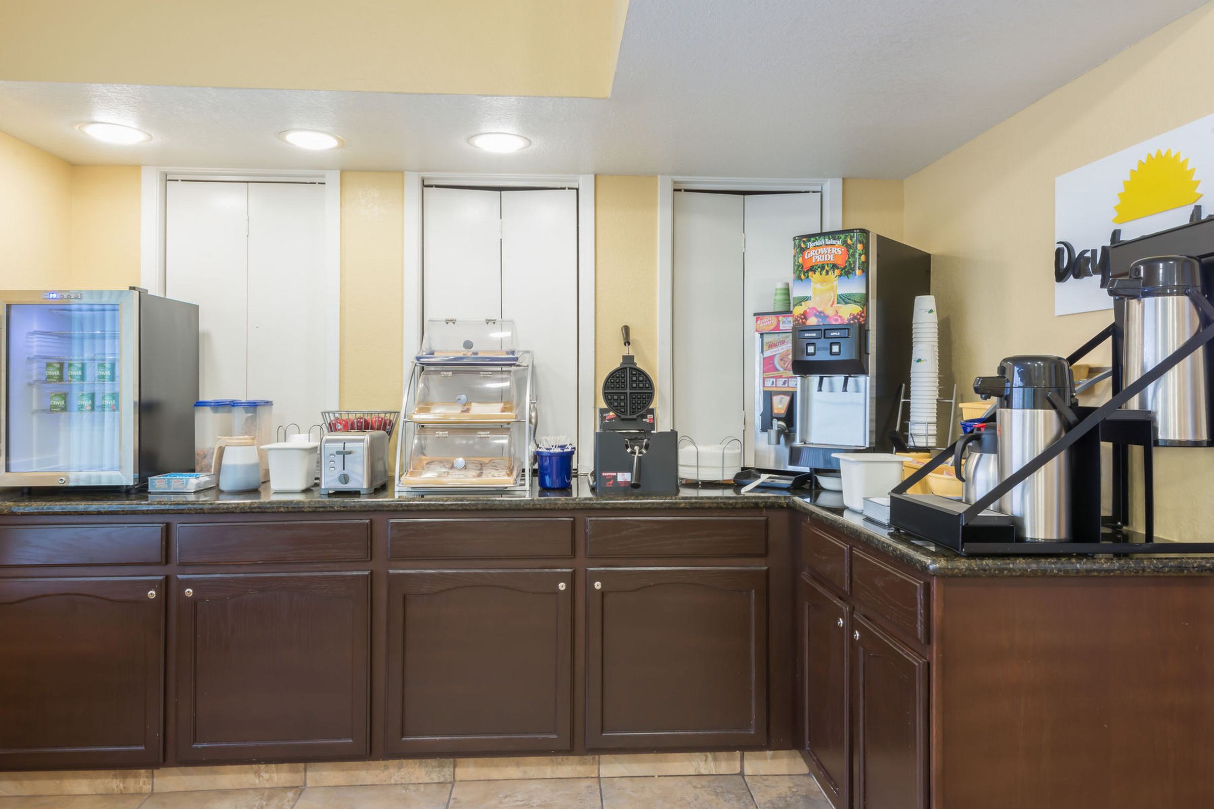 Days Inn by Wyndham San Antonio Southeast Frost Bank Center - photo 18