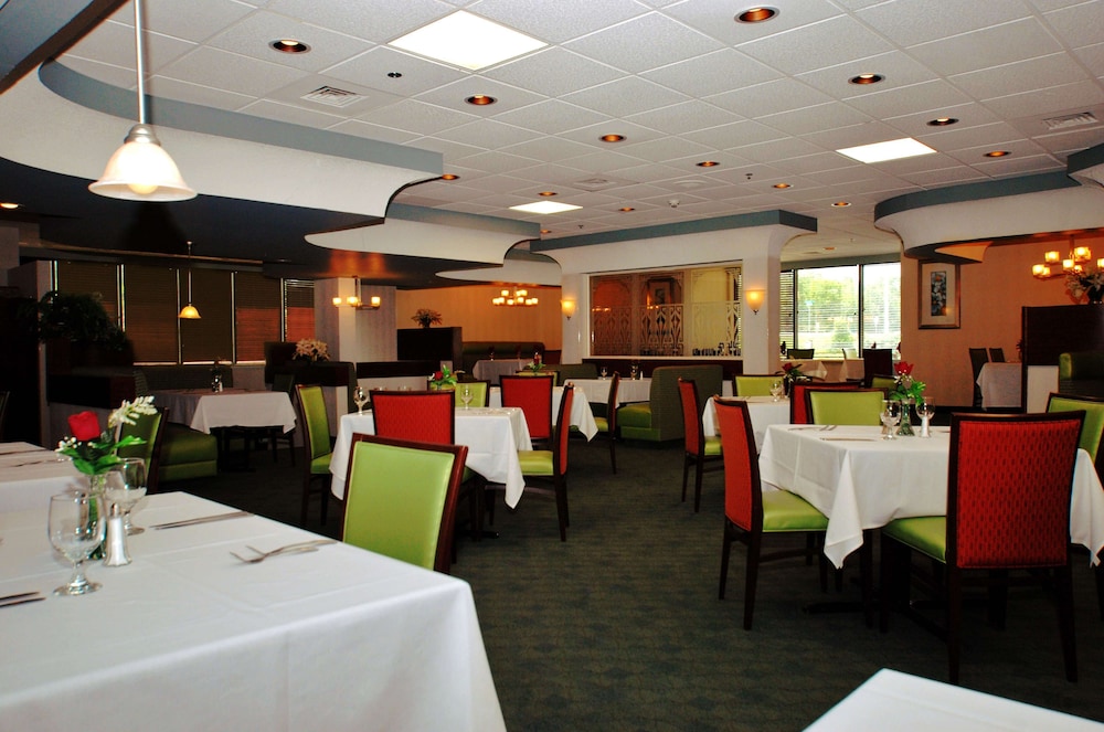 Doubletree by Hilton Hotel Fayetteville - photo 18