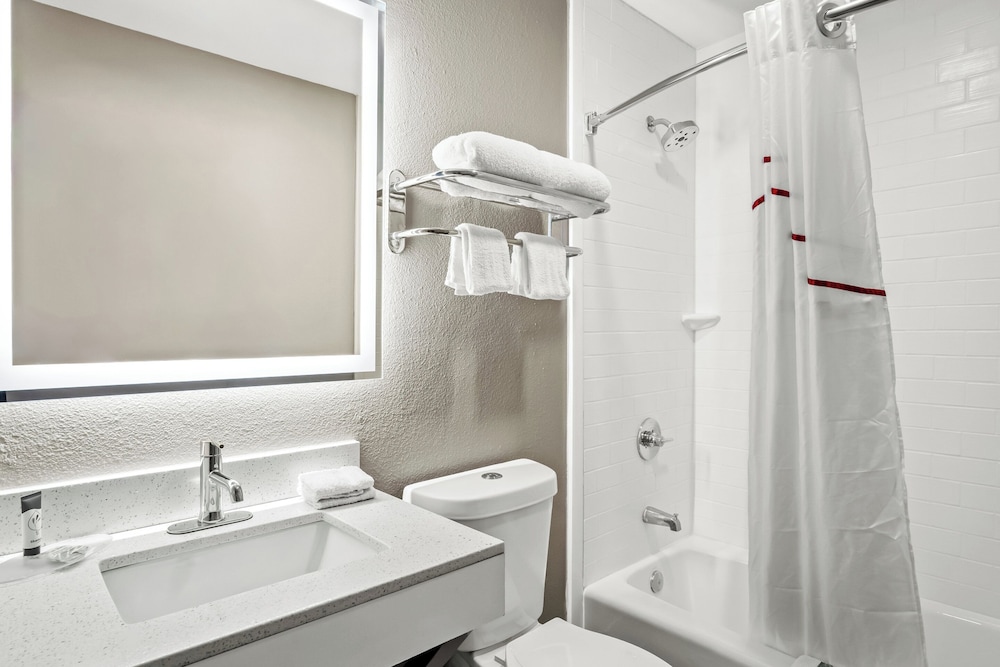 Red Roof Inn & Suites Euless DFW Airport Southwest - photo 28