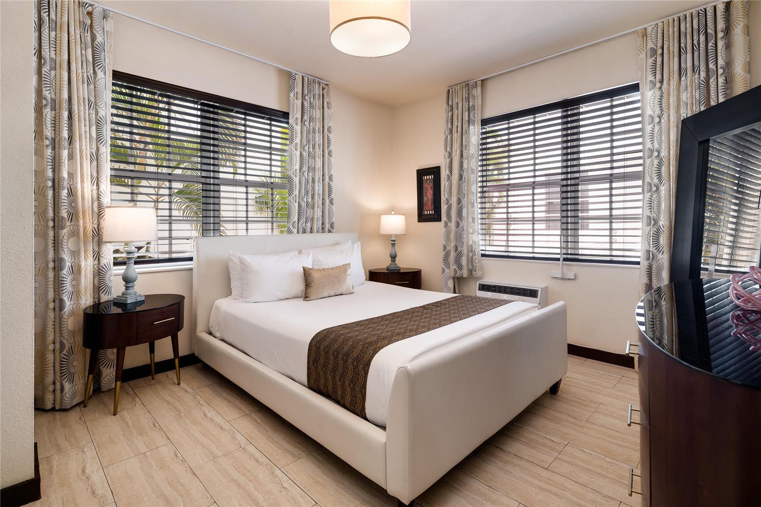 Tradewinds Apartment Hotel - photo 21