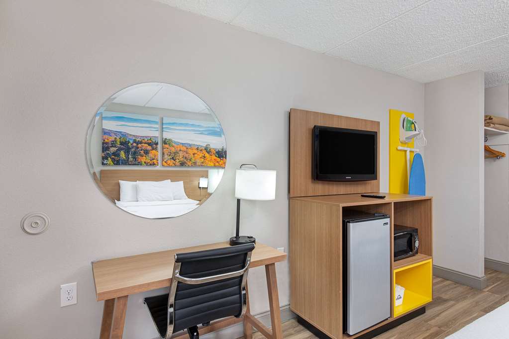 Days Inn By Wyndham Knoxville North - photo 14