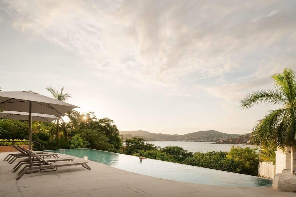 Armadillo Living Villas — 4-Star Luxury Hotel in Ixtapa-Zihuatanejo, Mexico