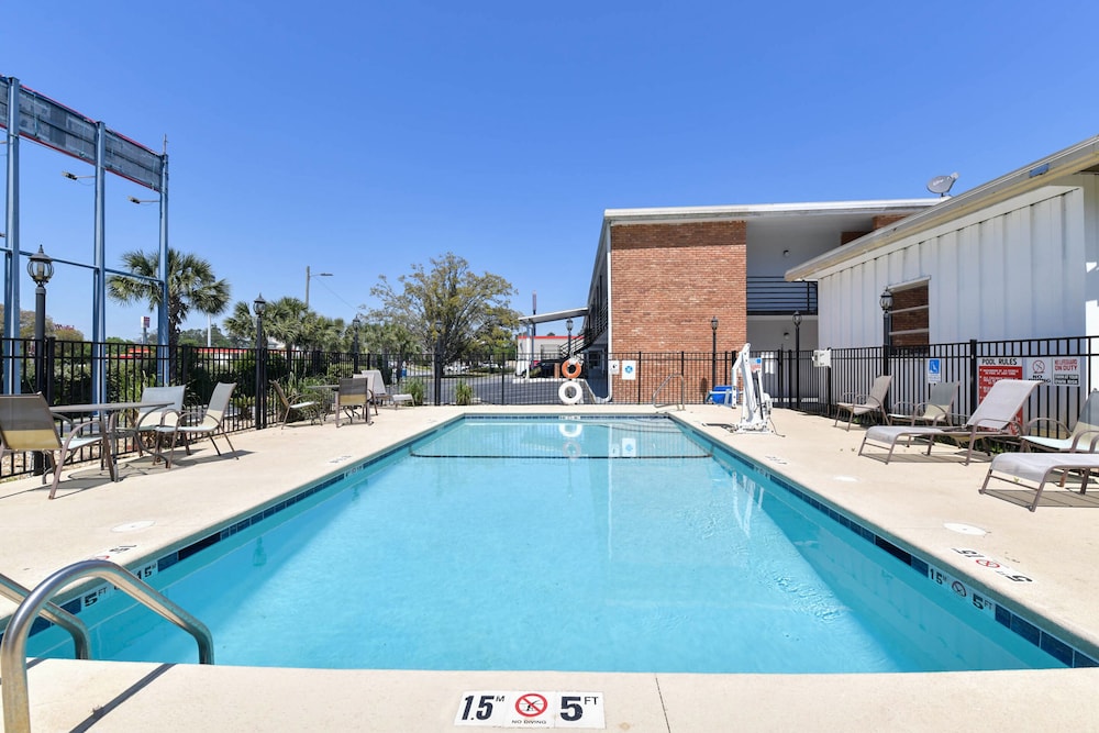 Oyo Hotel Valdosta Ga I 75 - photo 26