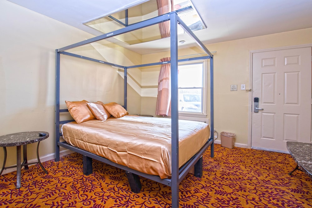 Presidential Inn & Suites - photo 16