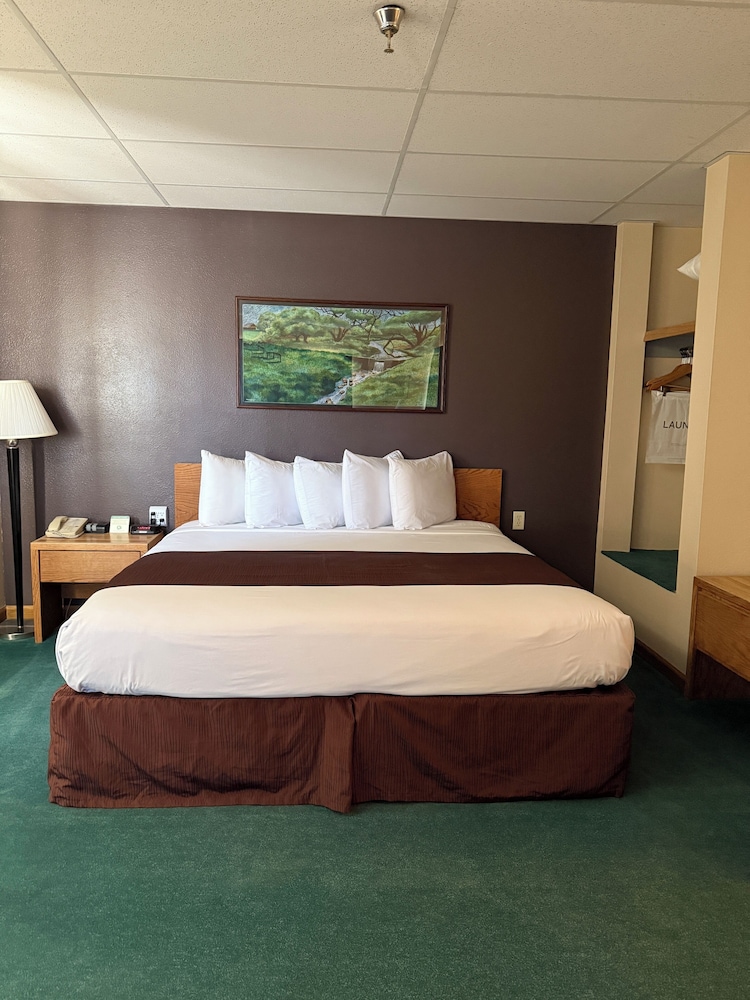 Americas Best Value Inn Torrington - photo 7