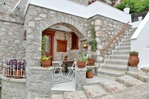 Kassandra House — 4-Star Luxury Hotel in Ydra, Greece