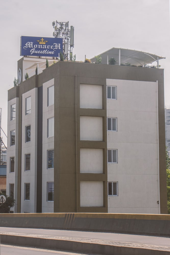 Monarch Guestline Magarpatta - last minute hotel in Pune