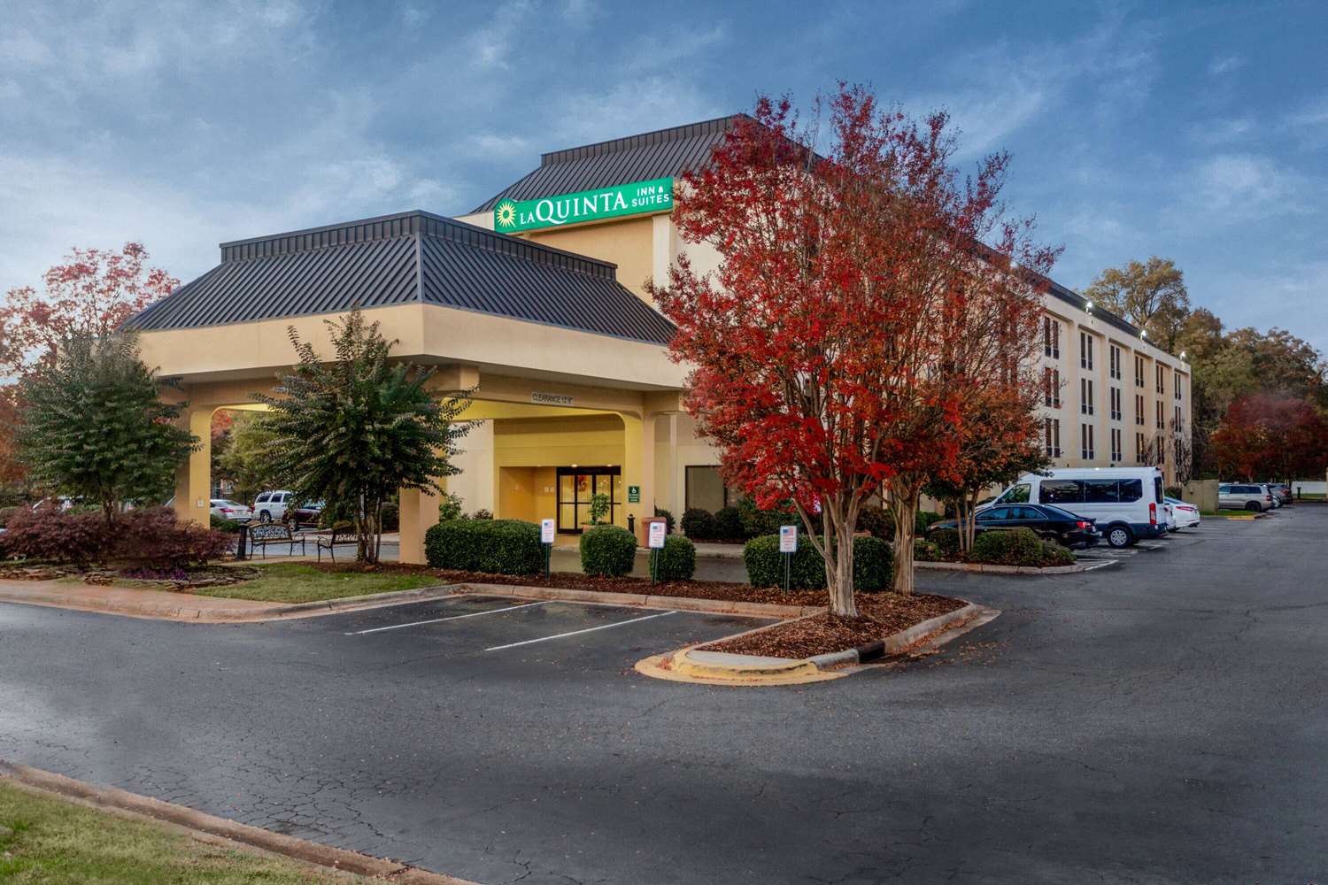 Spark by Hilton Charlotte Airport North - featured photo