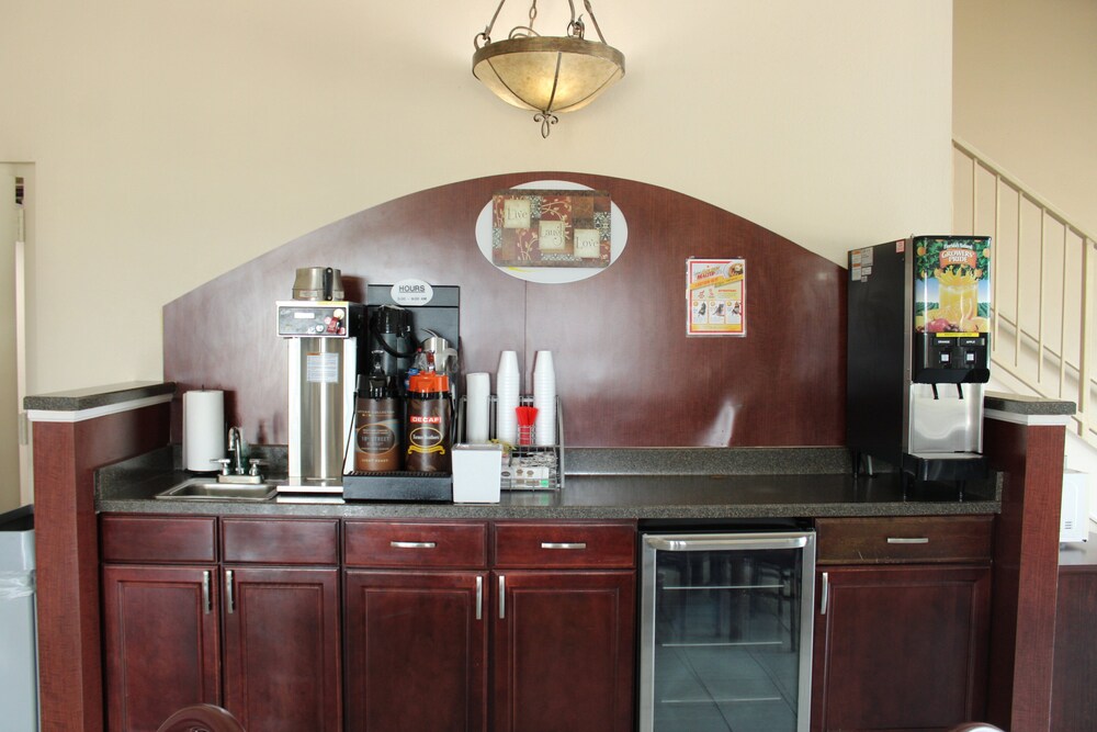 Super 8 by Wyndham Lamar - photo 42