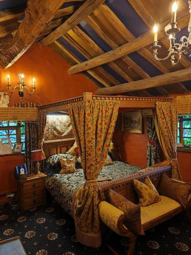 Wizards Thatch Luxury Suites in Macclesfield, United Kingdom